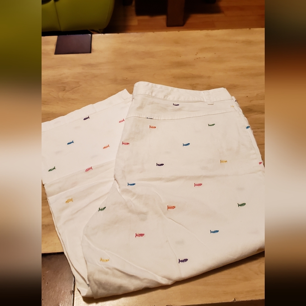 White Hannah Stretch Capri's size 12 w/ fish bones